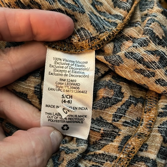 Super fun Time and Tru Animal Print Blouse - Picture 7 of 7